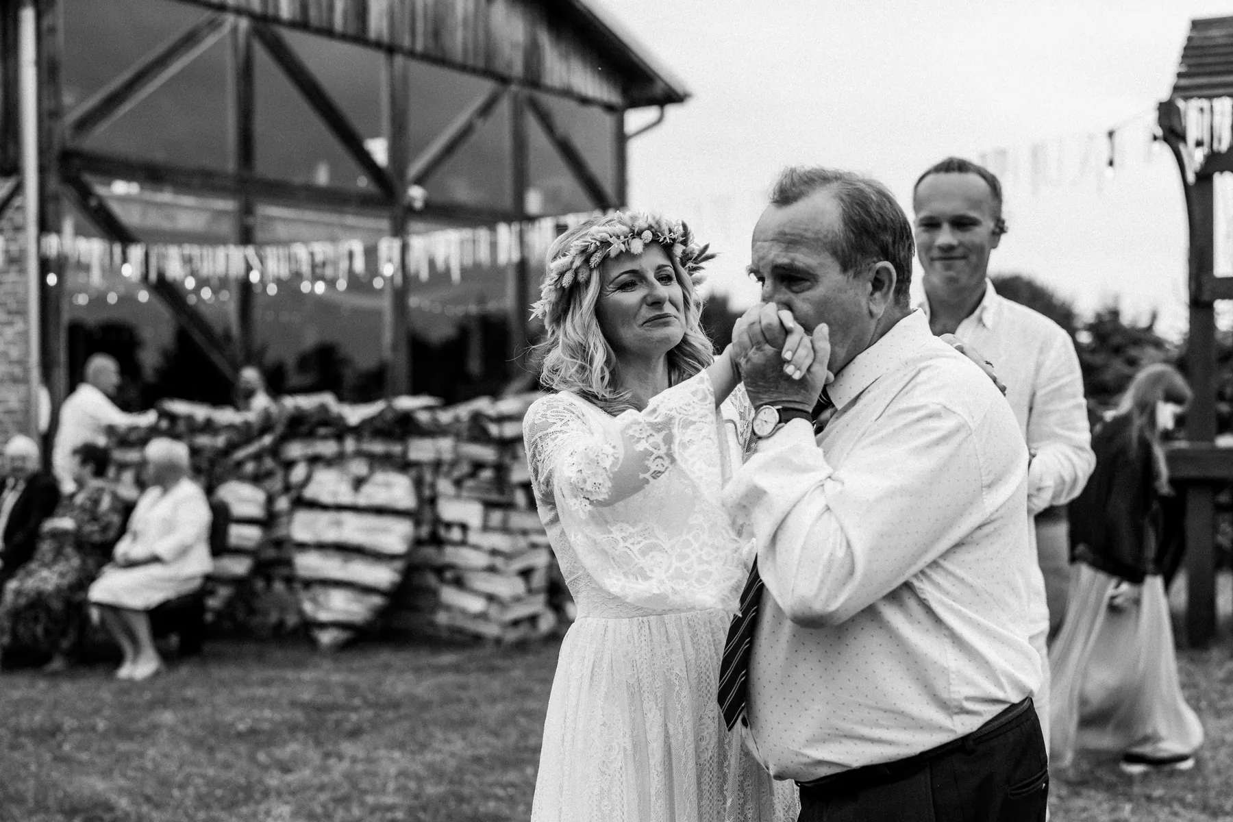 Wzruszenie taty podczas tańca